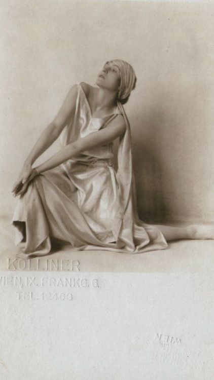 Grete Kolliner, Wien :: German dancer Ellinor Tordis, 1922. | src Skyrockview on wordpress