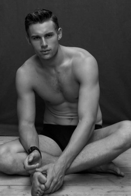 maybeinabluemoon:  themitchme:  Mathieu Laprise by Robert Ferron     quizás, quizás, quizás  