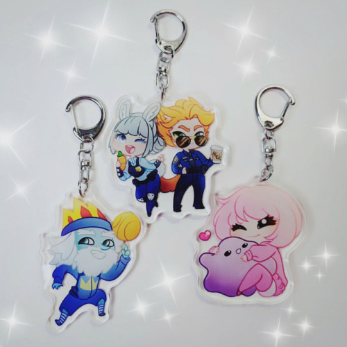 We’re so stoked to reveal our brand new TWINZIK KEYCHAINS at @akon_convention this weekend!! ✨