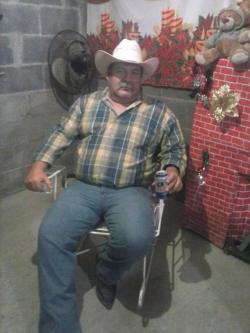 cwboytop:  sarandoni: cwboytopgay, cowboy, rednecks, truckers, boots, cigars, men!http://cwboytop.tumblr.com/