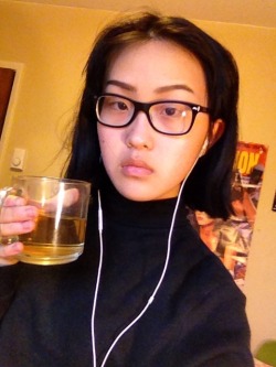 sevigny97:  atlasstumbled:  sevigny97:  annoying pseudo intellectual looks  Is she drinking urine?  Im sorry you don’t know what tea looks like and im also sorry your piss looks like that you dehydrated ass hœ.. 