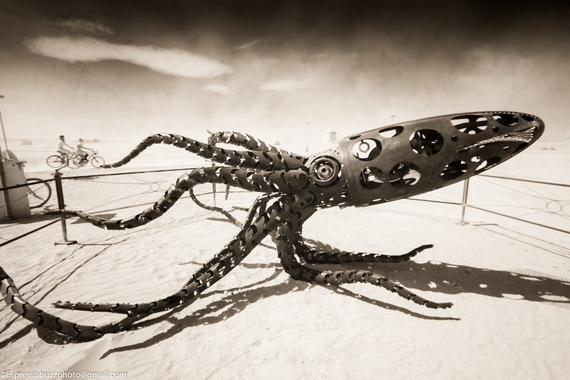 fhtagn-and-tentacles:  MECHATEUTHIS  by Barry CrawfordPhotos by Espressobuzz 