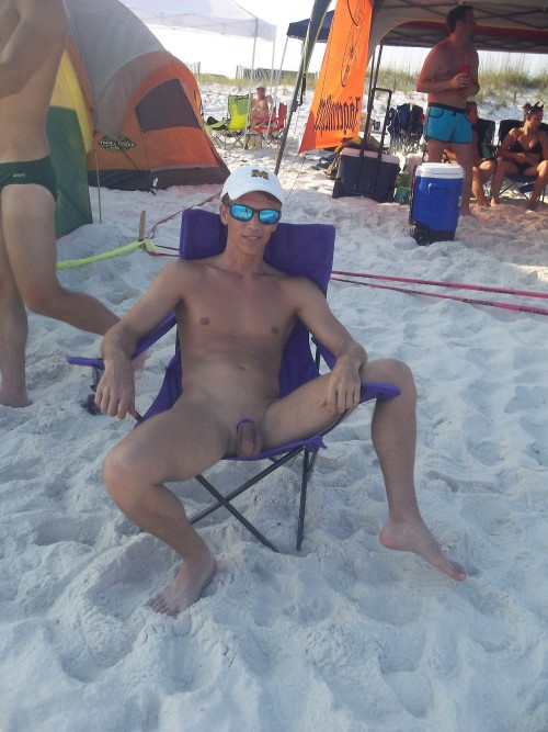 ...AND YET ANOTHER UNNECESSARY GAY NUDITY BLOG