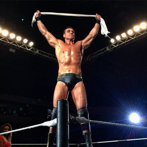 nikki-cim:  wwe: @el_patron_alberto looks porn pictures