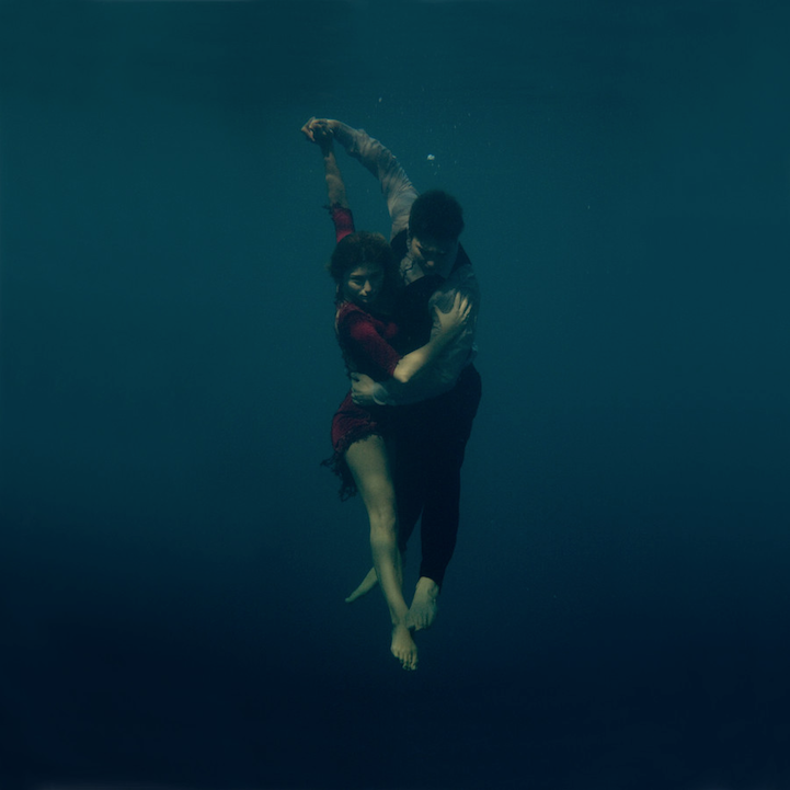singyoularityisheretostay:  Underwater Tango by Katerina Bodrunova (Photographer).
