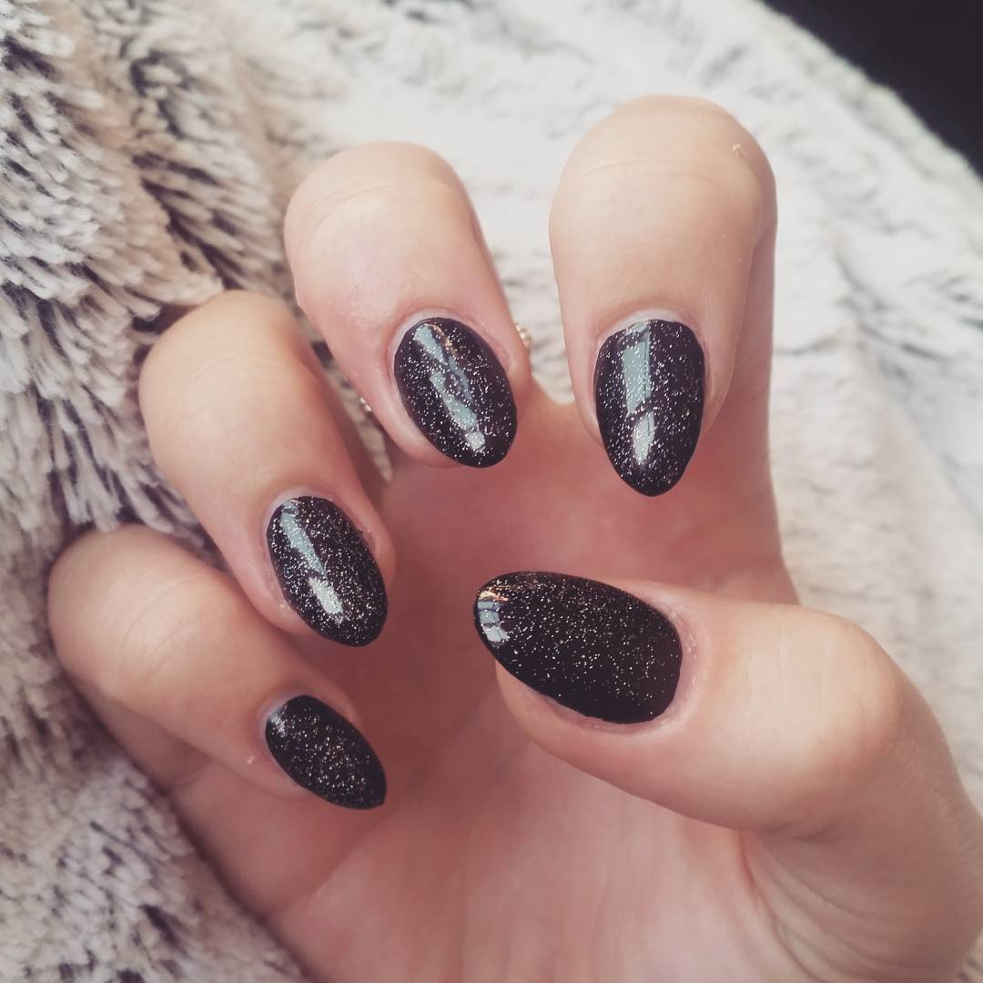 LisaMcadams - Birthday nails 😍 #nails #love #black #pointy...