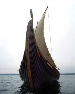 asatru-ingwaz:  Viking Longboat 