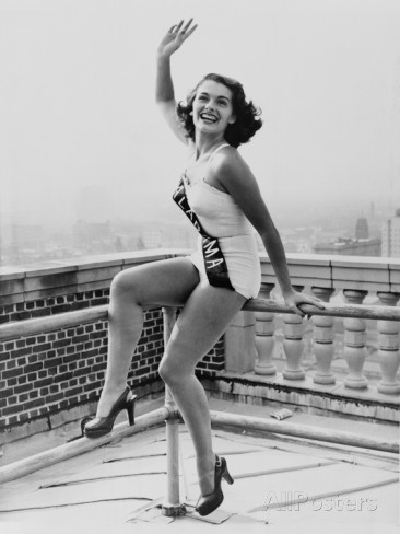  (via Chronically Vintage: Photos of early and mid-century Miss America winners) Miss America 1951, Yolande Betbeze 