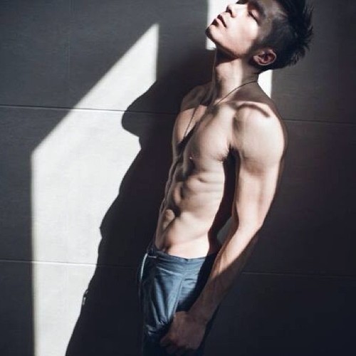 yumyumasianhunks:  yum yum Asian hunks. check out my blog