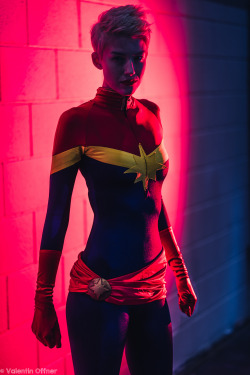 iron-wang:  First bunch of photo shoot photo’s of my Captain Marvel are here! PREPARE YOUR LOINS, SPAM IS COMINGFollow my cosplay’s at Riot CosplayPhotos by Valentin Offner Photographe