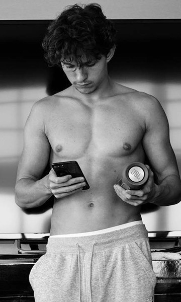 boys-do-luke:  🔞 Tom Holland 🔞Site: http://boysdoluke.blogspot.com.brTwitter: