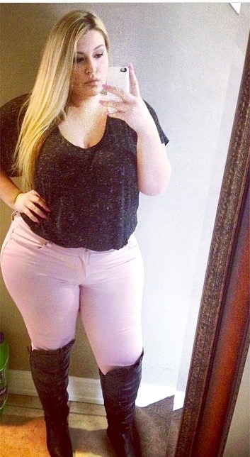 plus-size-barbiee:  My year in 6 selfies. Had some pink hair, became obsessed with