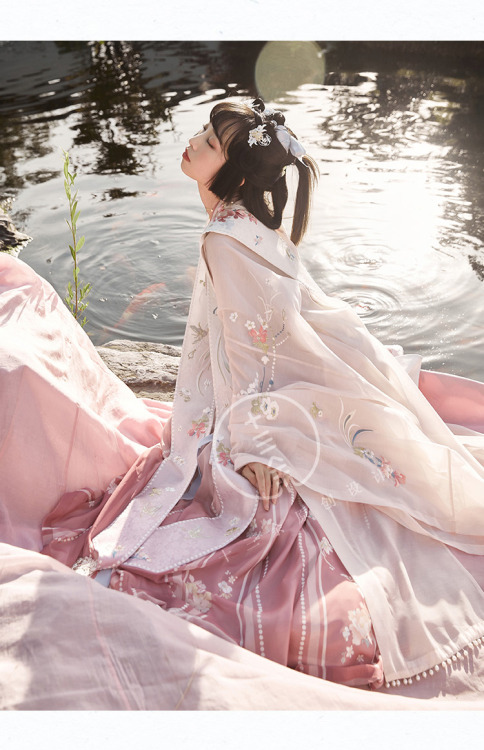 hanfu-asks: Hanfu from 十三余 小豆蔻儿. Collaboration Hanfu line between Shi San Yu and Serenade of Pe