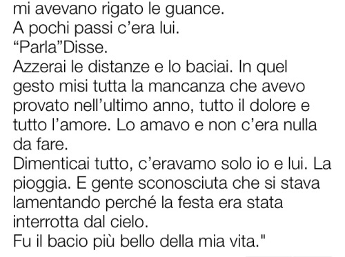 ilblogdiunadolescentesola:  cosamenefacciodialtrelabbra:  silenzioseurladisperate:  uncastellodiproblemi:  alliwantisyou-s:  Vale la pena leggerlo.  Lacrime  ஐ  Bellissimo..  Che libro è ?✨