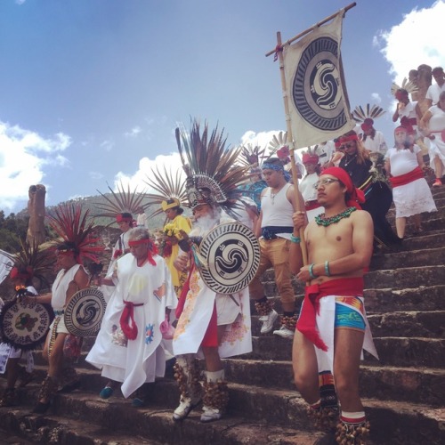 mexicaheart: The ceremony of the summer solstice at the Otomi Temple. Cultura Mexica.