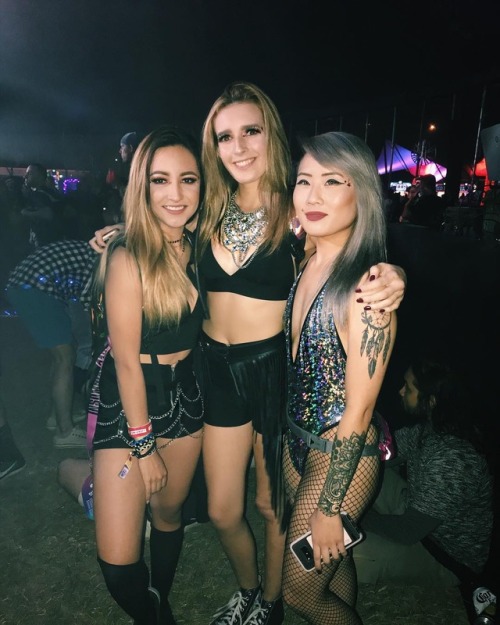 EDM Girls @ valeriaaeleve (IG) and friends.