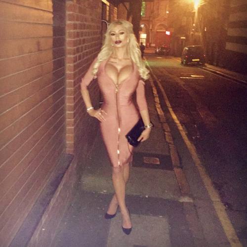 dumbfordaddy:bimbosybarbies:Sophie DalzellOh my god 