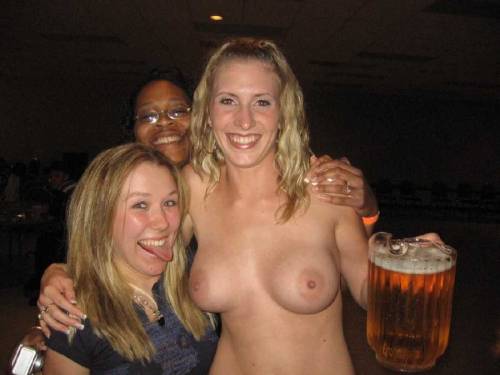 hotlesbianfriends: prettylesbiangirlss: girlfriend..See more pics and videos here girlfriend gir