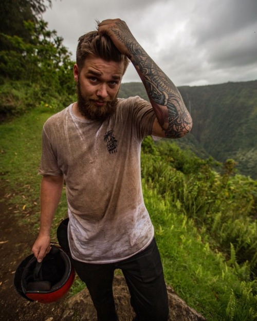 Got a little dirty riding thru the Valley of the Kings in Hawaii