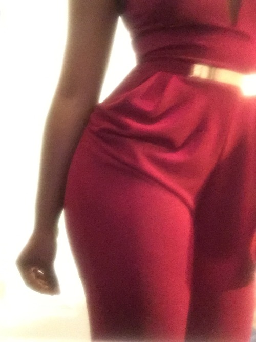 thecherrywinehouse:  I guess I look good in this color