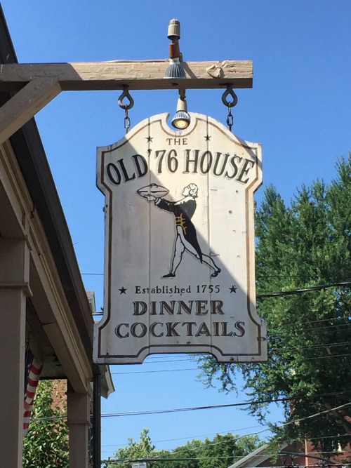 not-bridget:korasami:The Old ‘76 House - New York’s oldest tavernThis is the tavern that