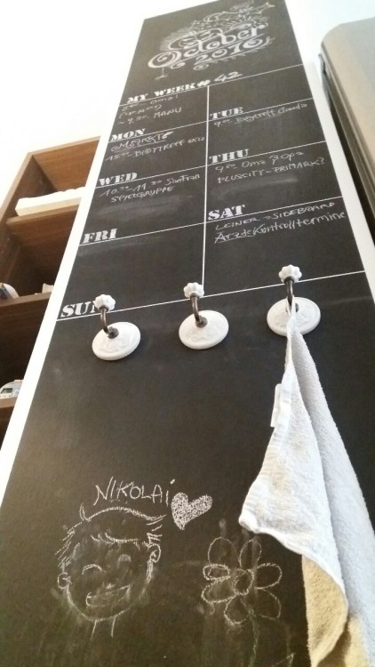Project HOMEMAKING is coming along nicely. I made a chalkboard calendar in our open kitchen and it w