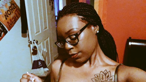 concretefl0wer:  I love the skin I’m in. 🌻 filter fun 🌻