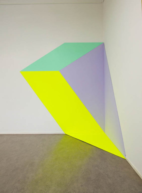 lafilleblanc:  Henriëtte van ‘t Hoog geometric trompe l’oeil installation, 2014 