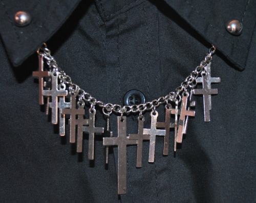 pastelbmob:Cross Collar Pin Necklace$10