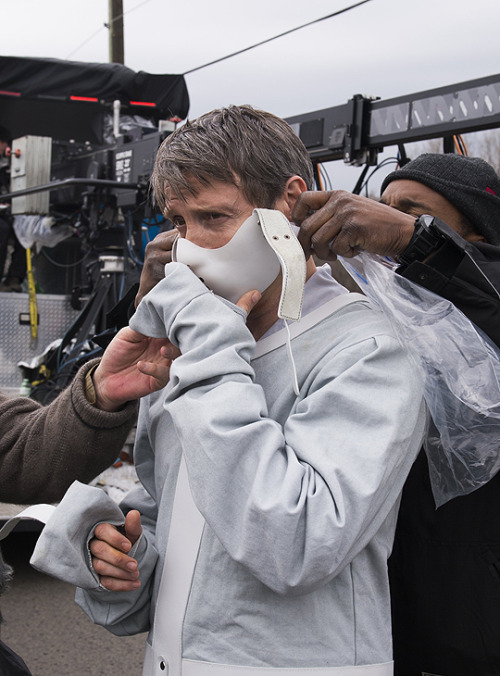 amatesura:
Hannibal 3.13 The Wrath of the Lamb - behind the scenes #hannibal #remembering how happy that ep made me  #a perfect ending #so rare#mads mikkelsen