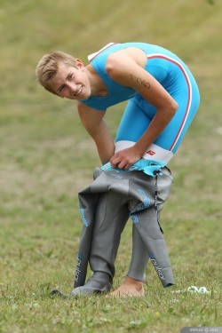 lycra-boys:  These boys ar sooooo hot &lt;3  I like the wetsuit over his lycra suit, damn, its sooo hot &lt;3 