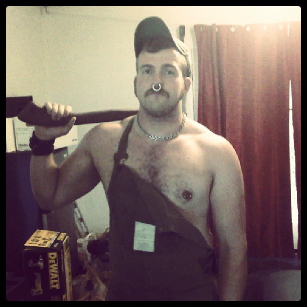 honey-pot:  demonmusclepig:  RednecKKK Pig  Uh no, I’m all trash no trailer. No