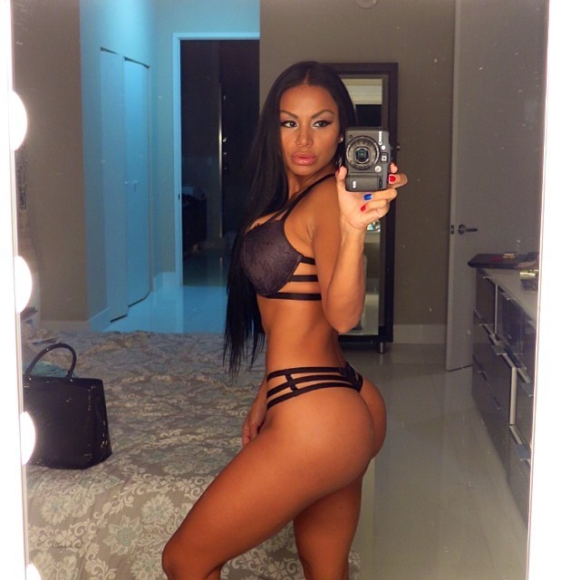 nonnudechicks:  Dolly Castro 