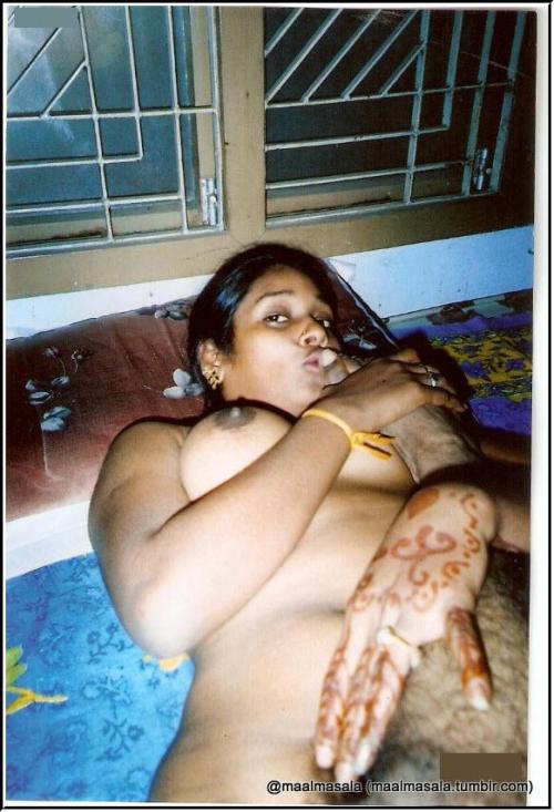 XXX maalmasala:  Desi Bhabhi Jyotsna gets horny photo