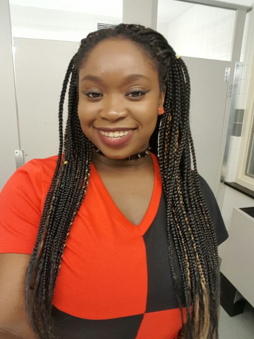 pin-upgal:  Damn, I’m cute 😏. Happy blackout!
