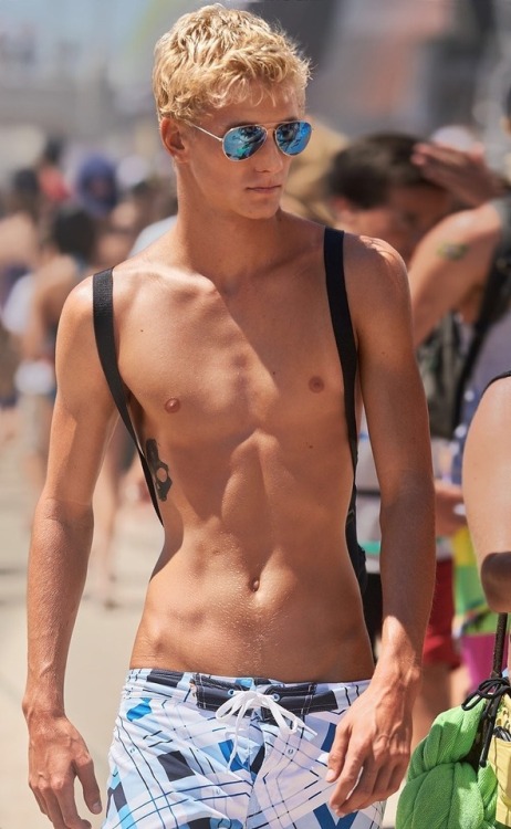 itsswimfever:  A long lean blond…