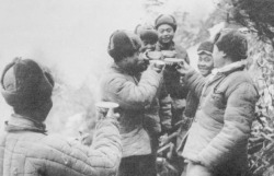 georgy-konstantinovich-zhukov:  “Chinese troops take a break to drink tea.” (Chinnery)