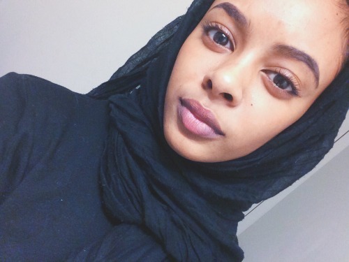 cheesejerky-saywhat:Blackout ft. Me in a hijab.