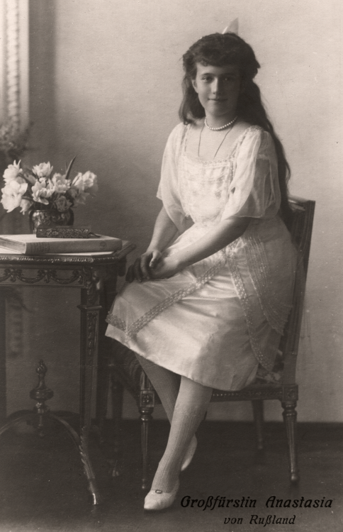 romanovsonelastdance:Grand Duchess Anastasia Nikolaevna of Russia, 1914.