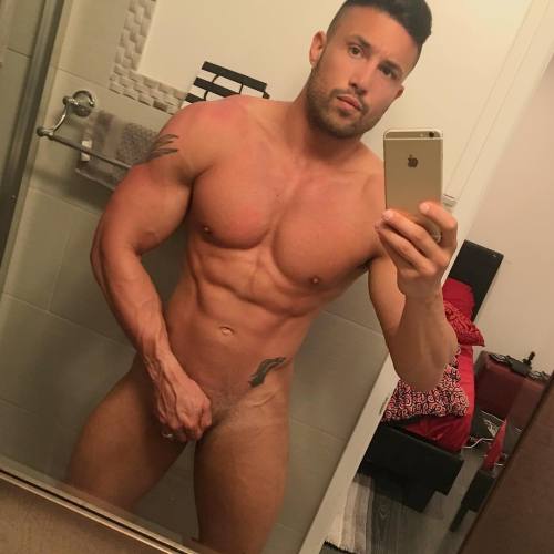 muscle-men-pretty-boys:nude muscle men