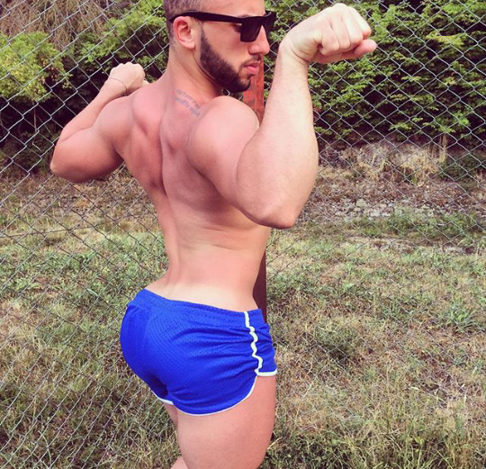 nalgoncogible:  Que ricas y jugosas nalgotas de Nicolás (juicy ass Nicolás) 😲😍🍑👅