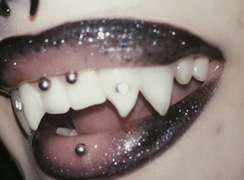 smiley piercing