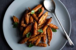 healthywaytocook:  (via Daily Recipe Inspiration: Steam-Roasted Carrots with Cumin)