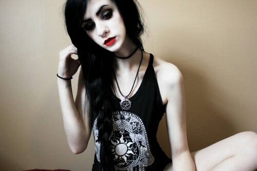 varuapolitenkova - Clavicle is my dream.