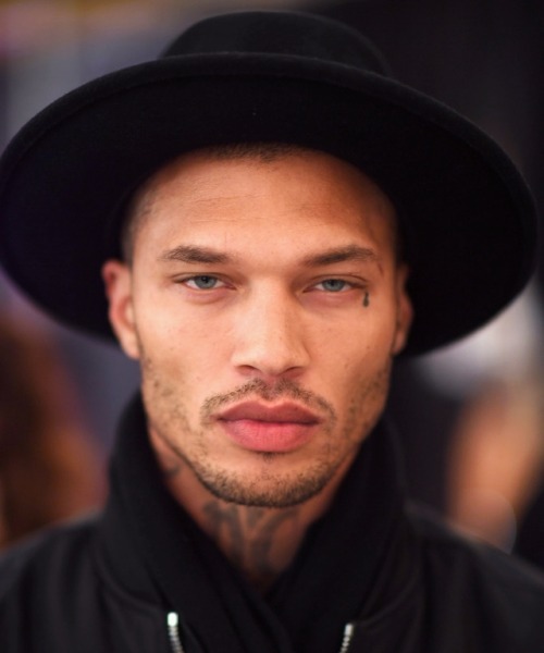 gdr1:  parisjustparis: Jeremy Meeks | Philipp Plein Fall 2017 Fashion Show Backstage. Creme d’ la’ Creme
