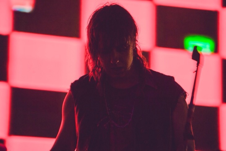 juliancasablancasfrenchkiss:  Everyone lies to me and tries to sell me stuff, but