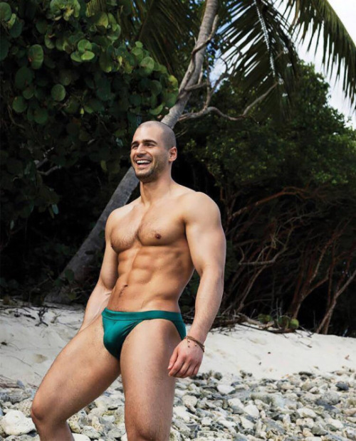 hotmaleunderwear:  hotmaleunderwear.tumblr.com