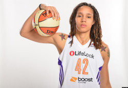 womenwhokickass:  Brittney Griner: Why she kicks ass She is a 23 year old,  6 feet 8 inches tall, professional basketball player who currently plays for the Phoenix Mercury of the Women’s National Basketball Association (WNBA). &ldquo;There