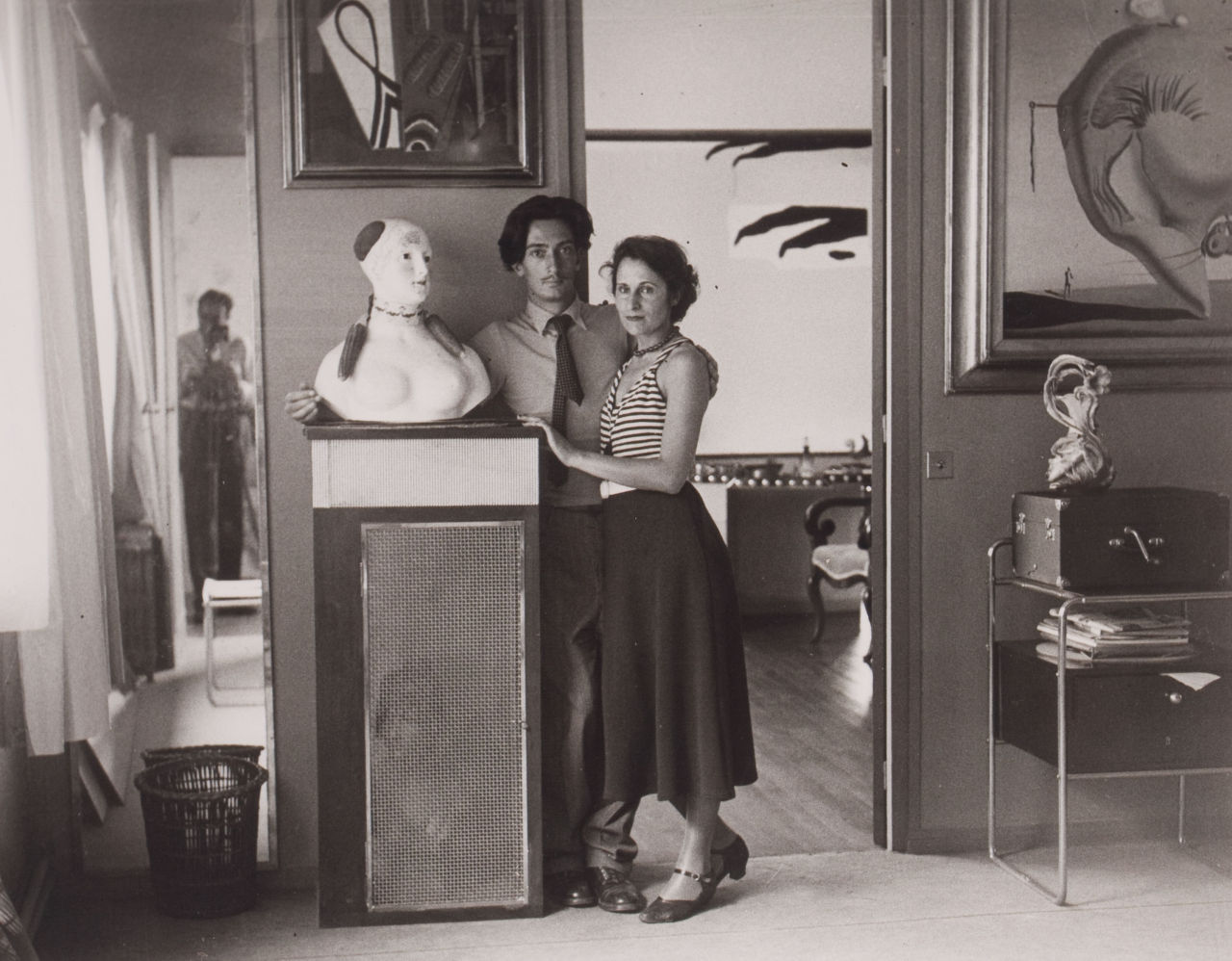 labophotos:  Brassaï - Salvador Dali et Gala dans leur atelier parisien à la villa