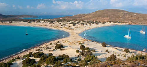 greekpowerlady: One place, three beaches. Greece is amazing!